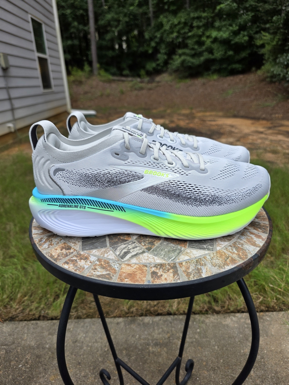 Brooks Adrenaline GTS 25 1104541D033 Running Shoe Oyster/Green Men Sz 12 Worn 3x